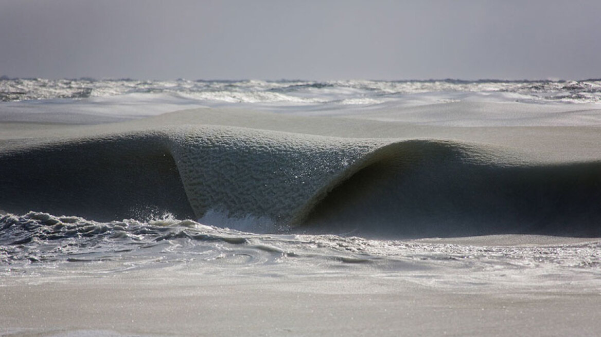 Πάγωσαν μέχρι και τα κύματα στη Μασαχουσέτη - Δείτε φωτογραφίες